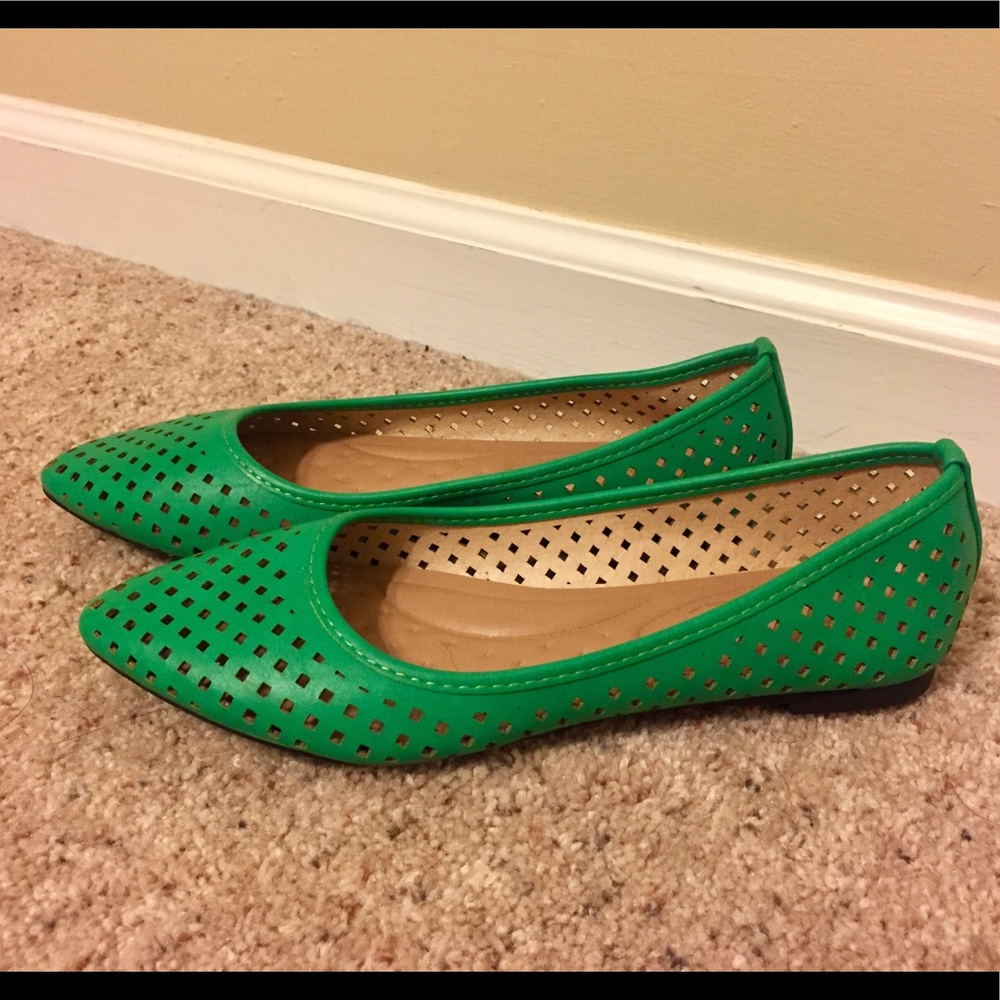 Green diamond perforated flats